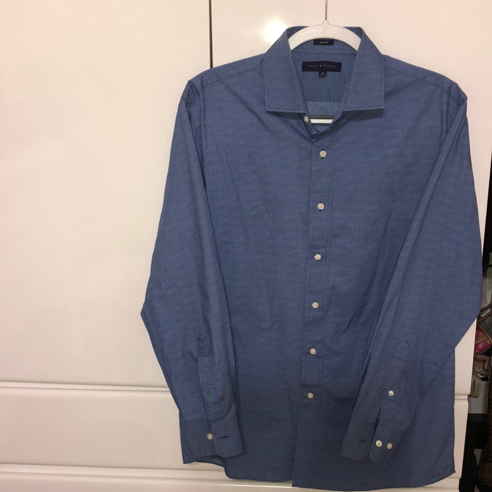 LIKE NEW Tommy Hilfiger Men’s Button Down Shirt